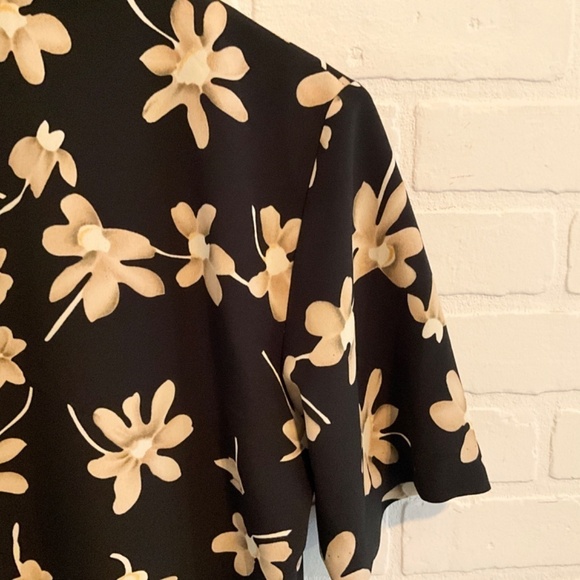 Vintage Women’s Button down shirt Dark Floral Magnolias Black Cream M - Picture 8 of 9